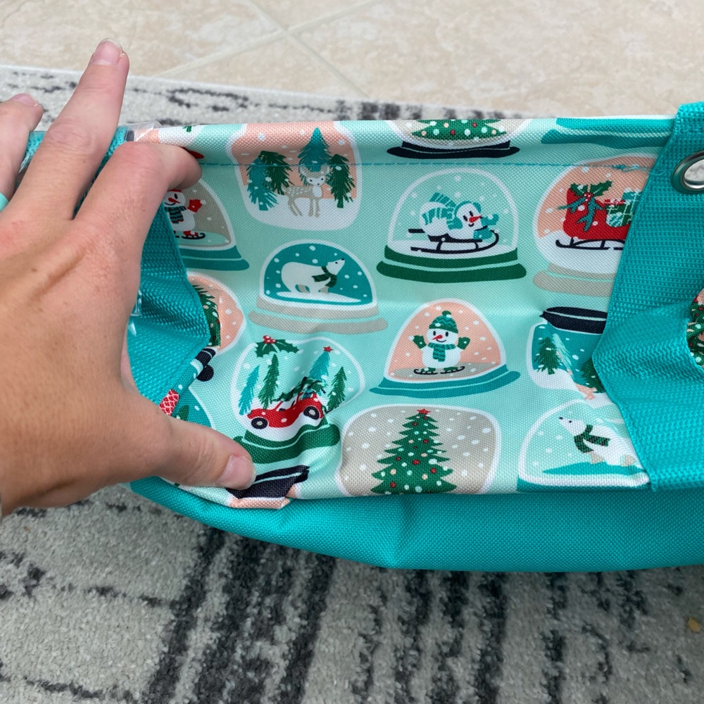 Thirty-One Medium Utility Tote in Snow Globes - Picture 2 of 3